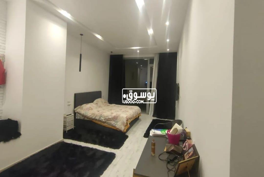 فى الشيخ زايد فيلا للايجار