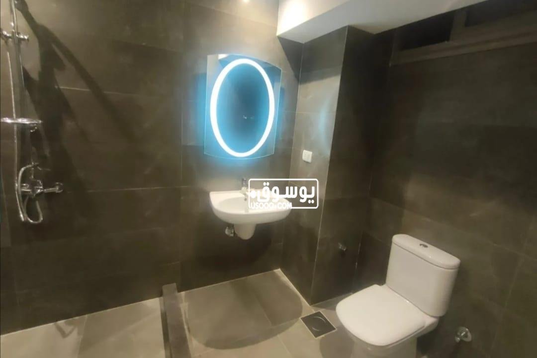 فى الشيخ زايد فيلا للايجار