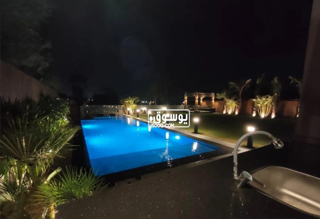 فى الشيخ زايد فيلا للايجار