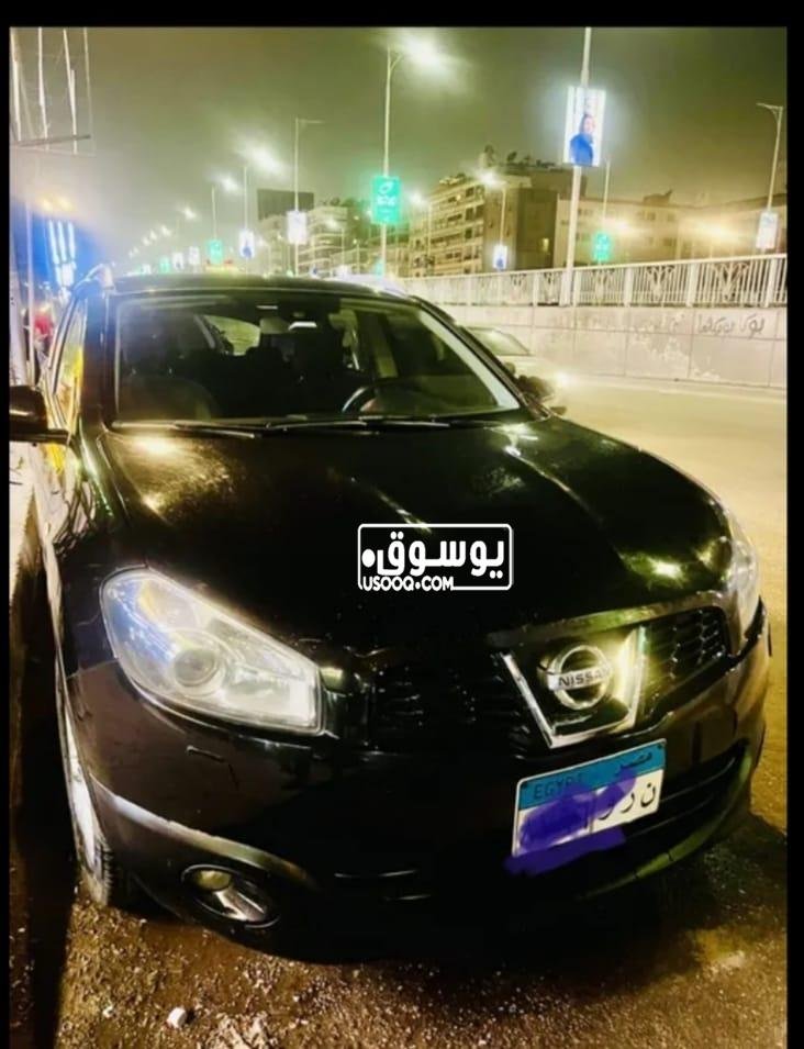للبيع سيارة نيسان موديل 2014