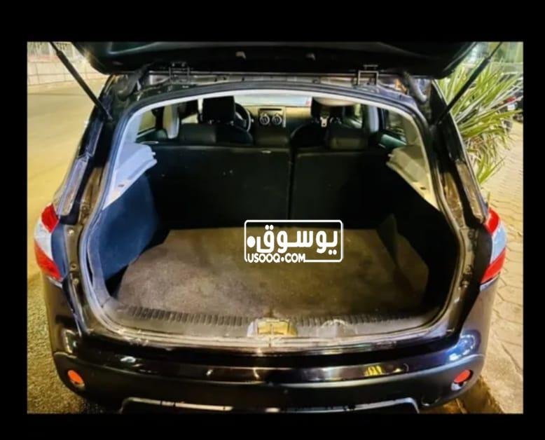 للبيع سيارة نيسان موديل 2014