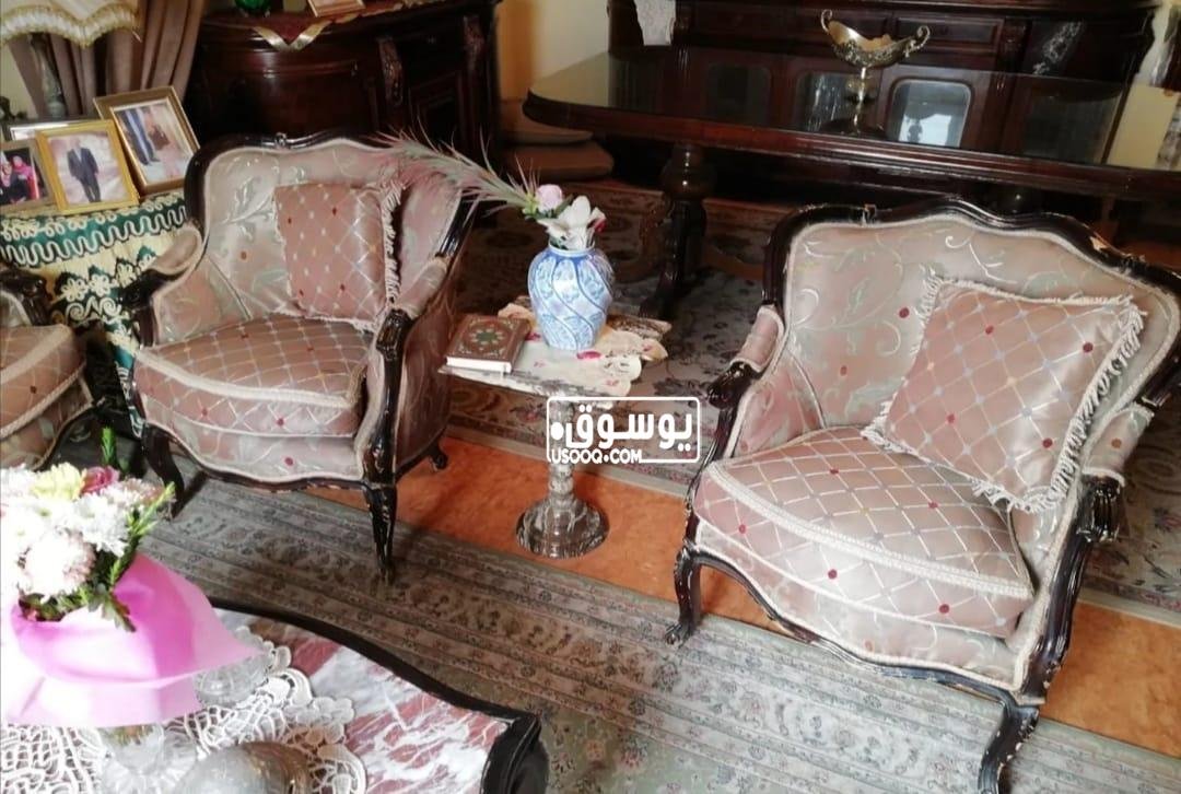 للبيع صالون شيك خشب نضيف