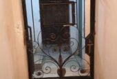 للبيع باب حديد مستعمل فى حدايق القبة بالقاهرة للبيع باب حديد مستعمل فى حدايق القبة بالقاهرة