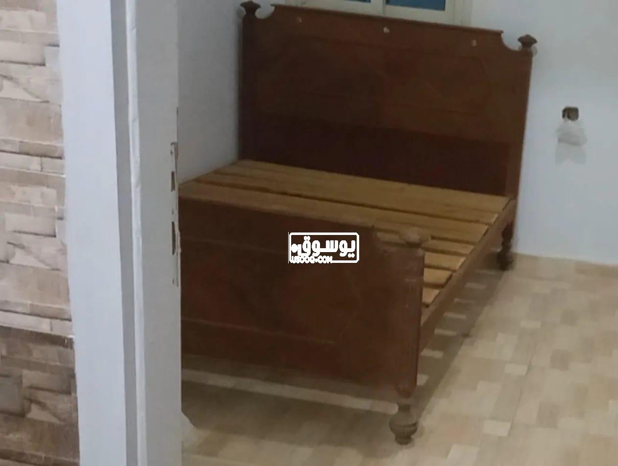 سرير مستعمل للبيع بسعر قليل فى الهرم