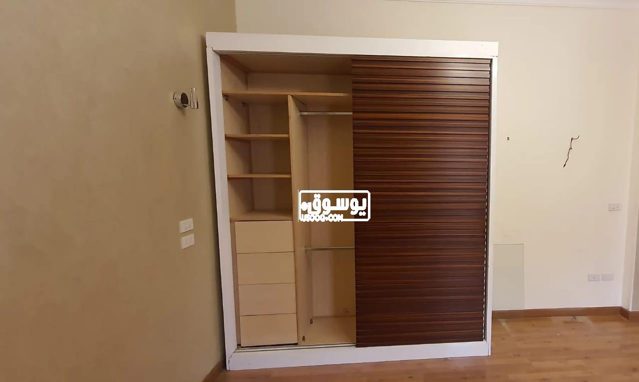 للبيع دولاب مستعمل يعتبر جديد فى التجمع الاول