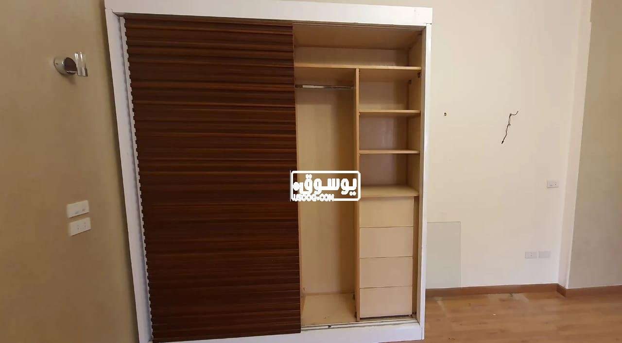 للبيع دولاب مستعمل يعتبر جديد فى التجمع الاول