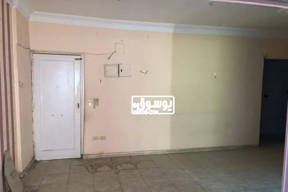 شقة للبيع متشطبة فى شارع 306 الرئيسى فى البساتين