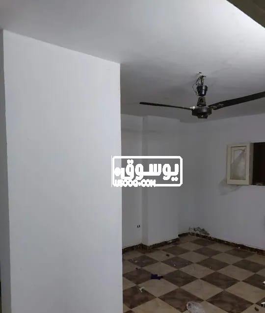 شقة للبيع تشطيب لوكس دور اول بلكونة فى عين شمس