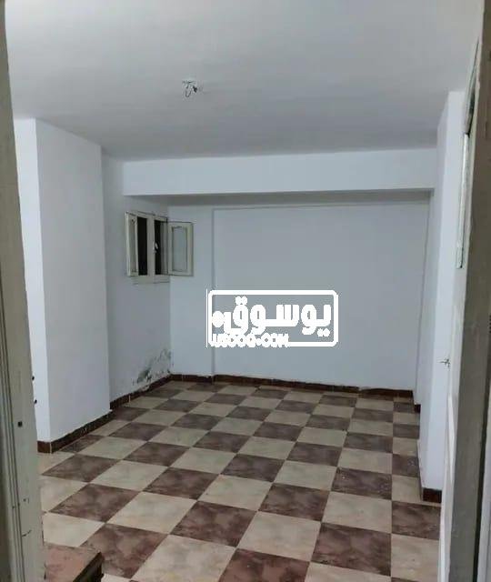 شقة للبيع تشطيب لوكس دور اول بلكونة فى عين شمس