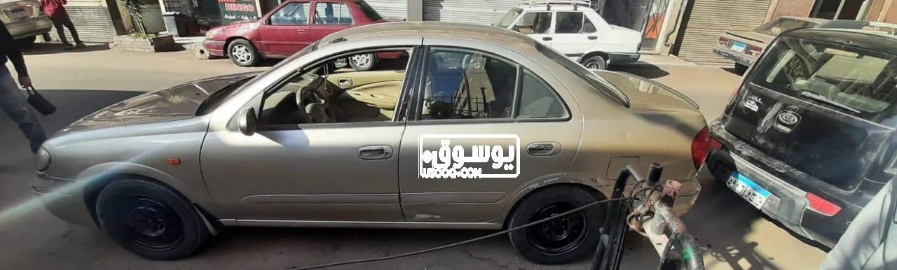 سيارة نيسان للبيع لونها دهبى فى حدايق الاهرام بالجيزة
