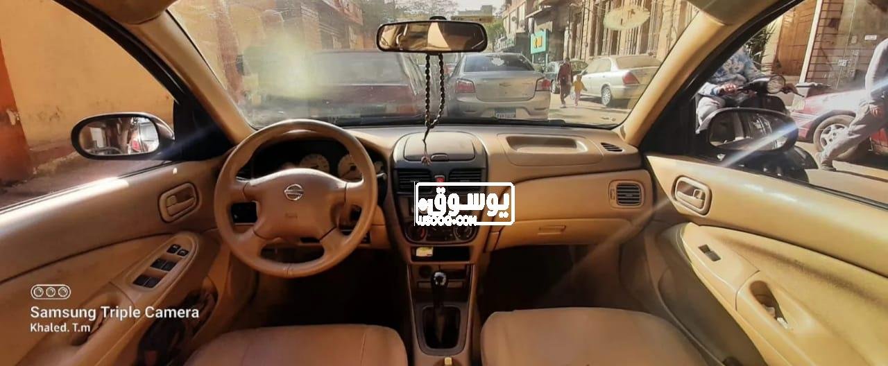 سيارة نيسان للبيع لونها دهبى فى حدايق الاهرام بالجيزة