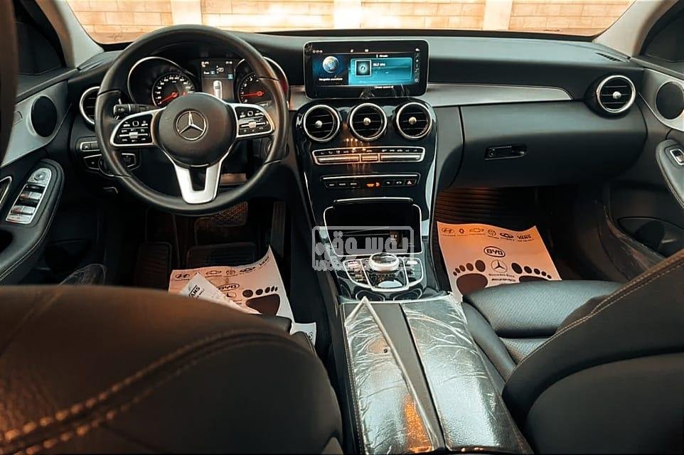 للبيع سيارة مرسيدس مستعملة لونها رمادى فى مصر الجديدة