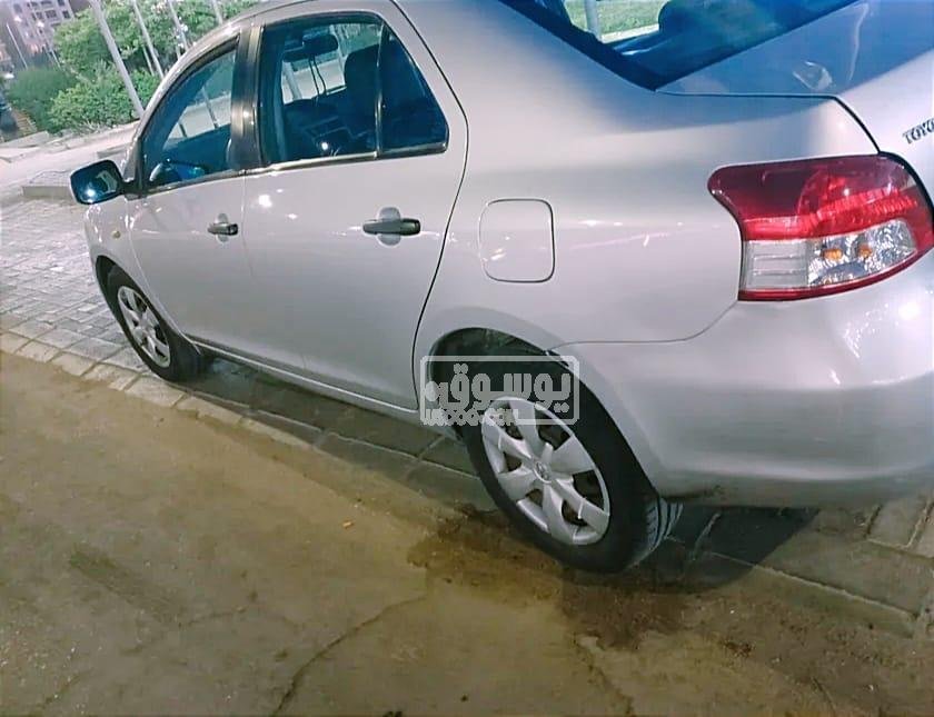 سيارة تويوتا ياريس سيلفر مستعملة للبيع فى 6 اكتوبر