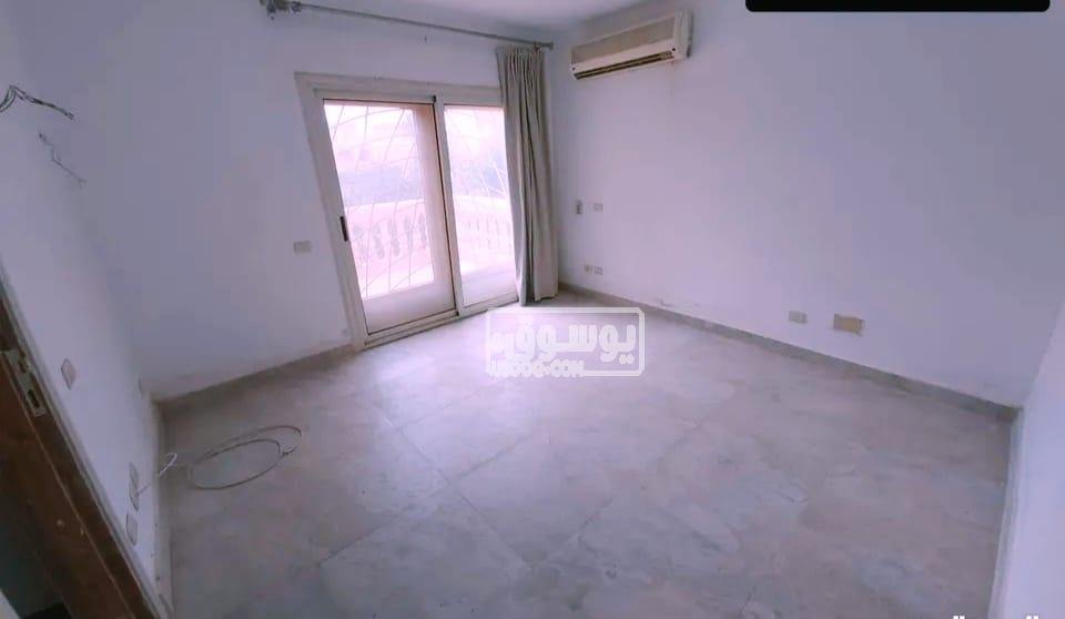 للبيع فيلا دورين متشطبة على طريق اسماعيلية الصحراوى القاهرة