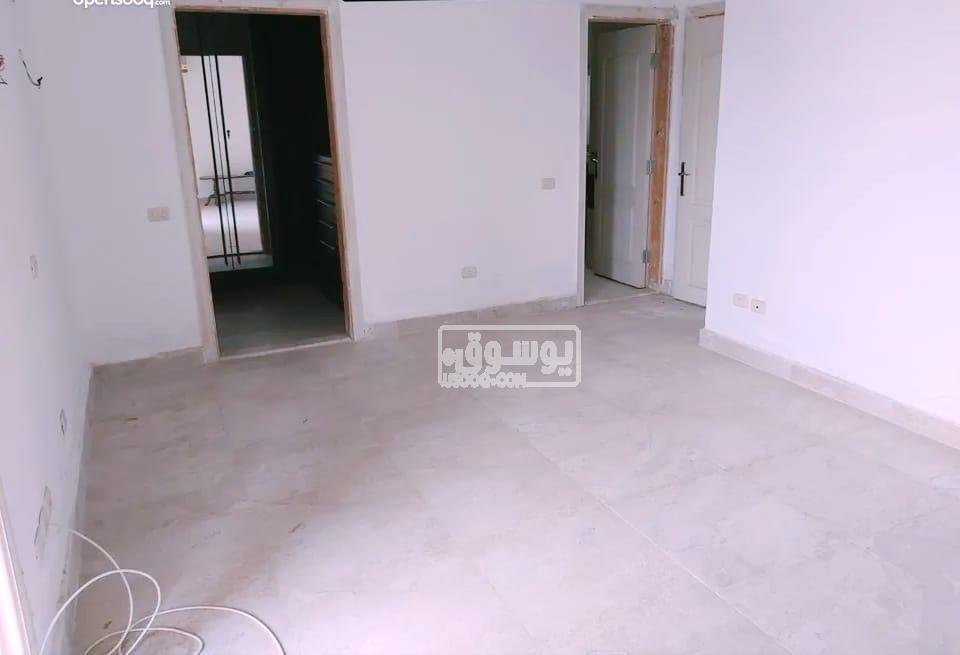 للبيع فيلا دورين متشطبة على طريق اسماعيلية الصحراوى القاهرة