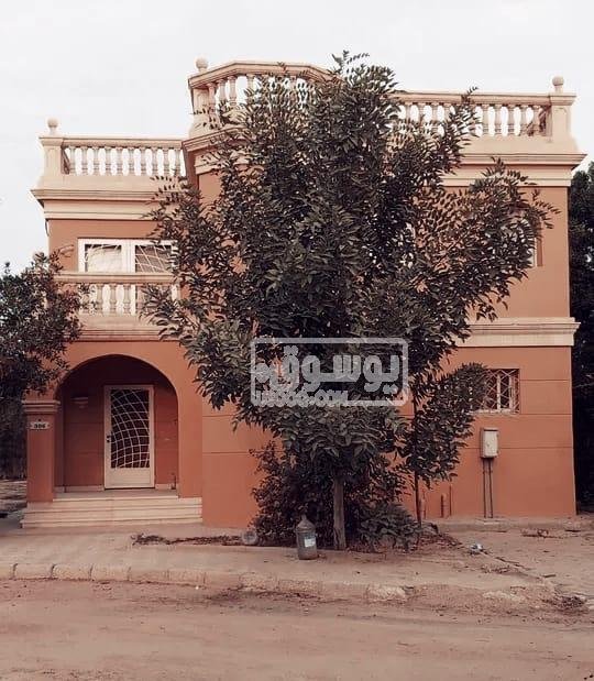 للبيع فيلا دورين متشطبة على طريق اسماعيلية الصحراوى القاهرة