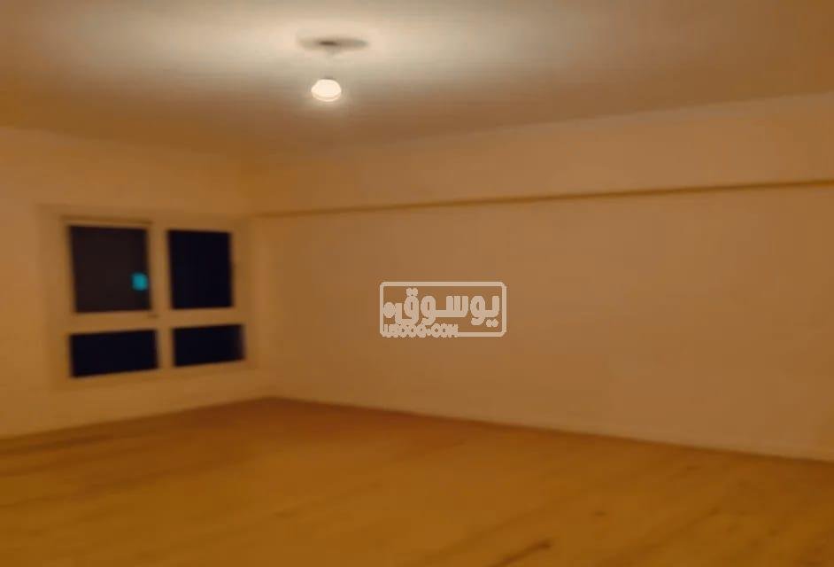 مكتب للبيع مساحتة كبيرة ينفع اكتر من نشاط للايجار موقع حيوى