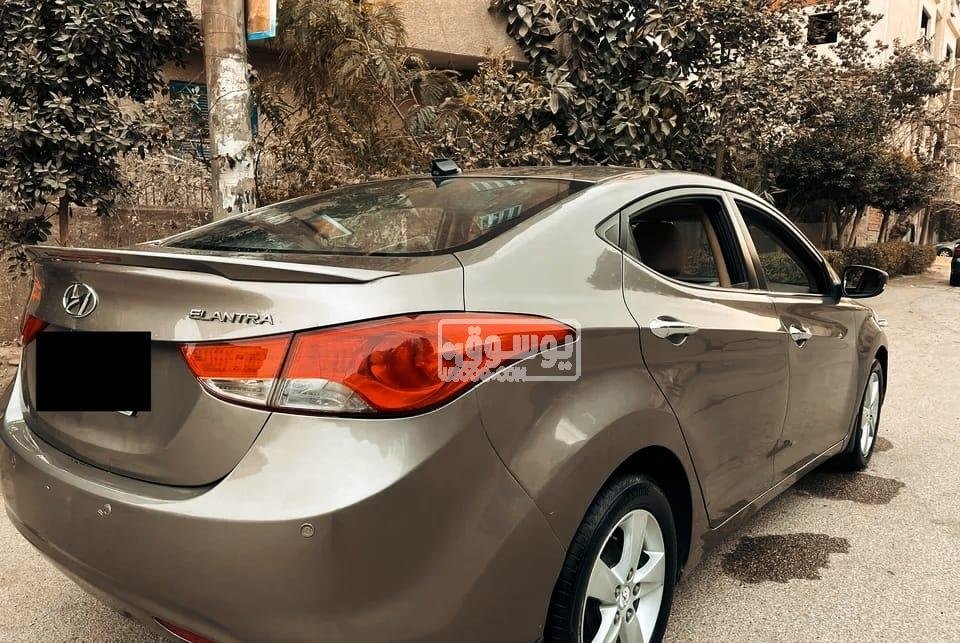 سيارة هيونداى موديل 2012 فبريكا بالكامل للبيع فى المعادى