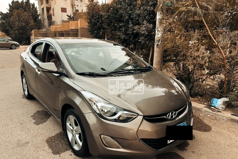 سيارة هيونداى موديل 2012 فبريكا بالكامل للبيع فى المعادى