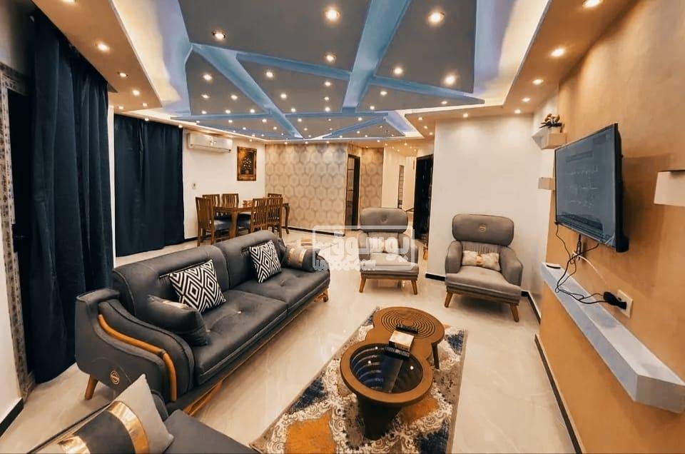 شقة للايجار فى موقع حيوى مفروشة فى مدينة نصر