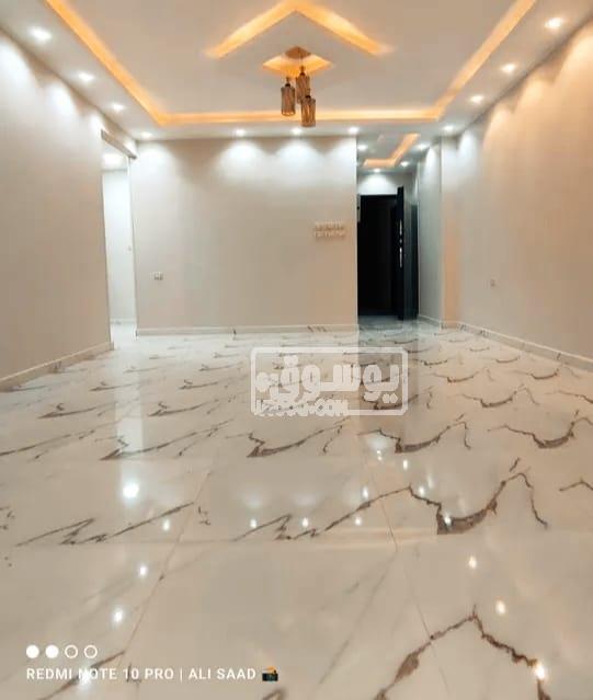 شقة للبيع دور اول اسانسير تشطيب الترا لوكس فى حدايق الاهرام