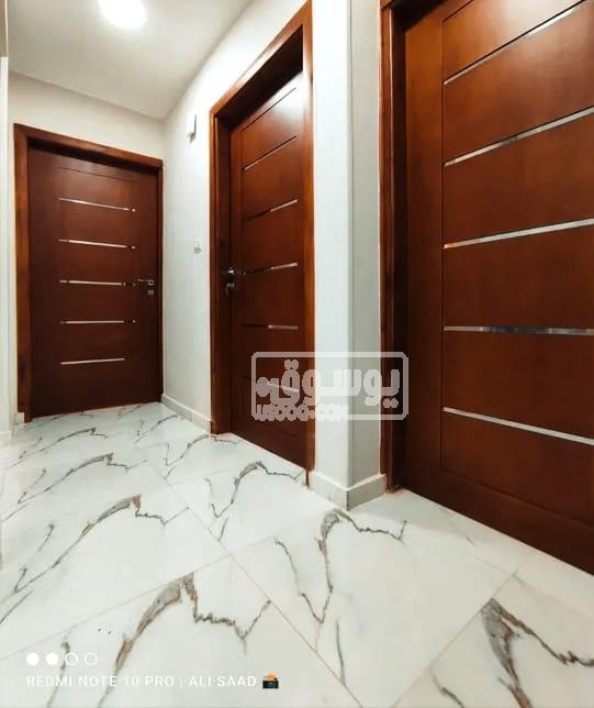 شقة للبيع دور اول اسانسير تشطيب الترا لوكس فى حدايق الاهرام