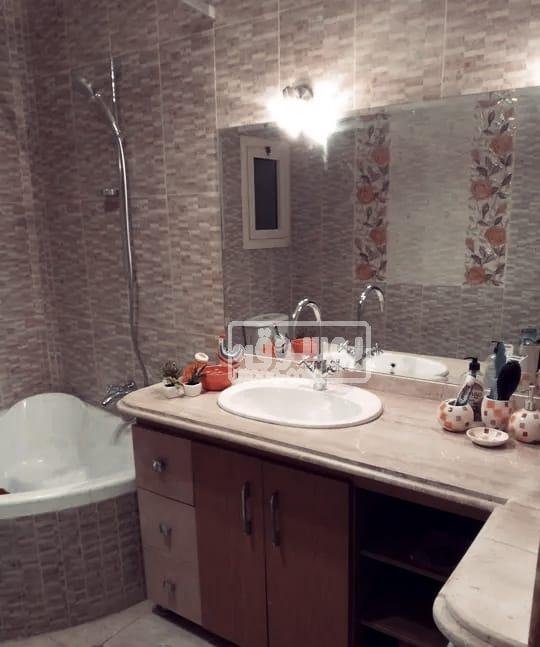 فى الشيخ زايد شقة للايجار مفروشة فرش كامل ارضى بجنينة