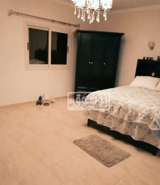 فى الشيخ زايد شقة للايجار مفروشة فرش كامل ارضى بجنينة