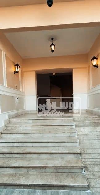 شقة للبيع تشطيب كامل لا تحتاج الى اى مصاريف فى التجمع الاول