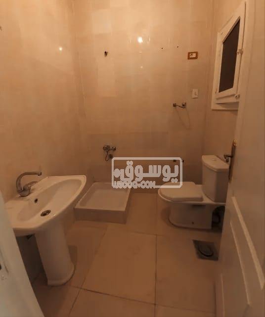 شقة للبيع تشطيب كامل لا تحتاج الى اى مصاريف فى التجمع الاول