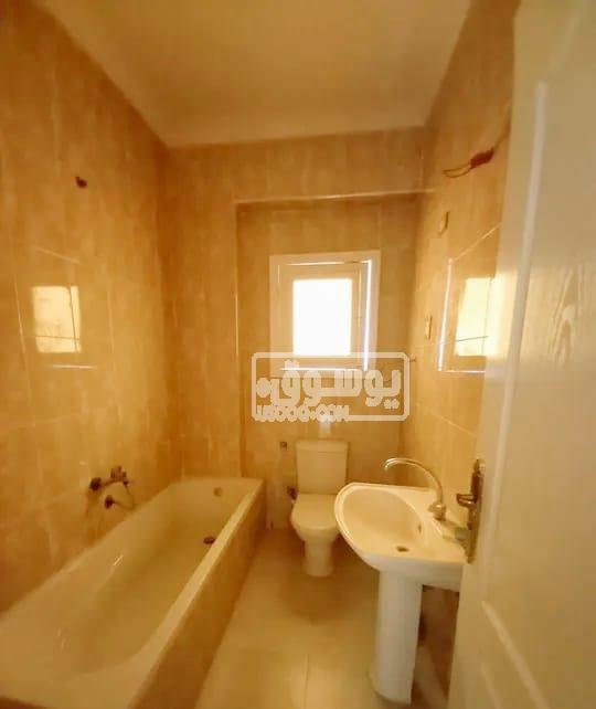 شقة للبيع تشطيب كامل لا تحتاج الى اى مصاريف فى التجمع الاول