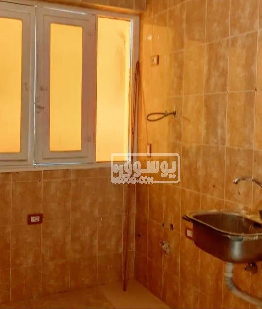 شقة للبيع تشطيب كامل لا تحتاج الى اى مصاريف فى التجمع الاول