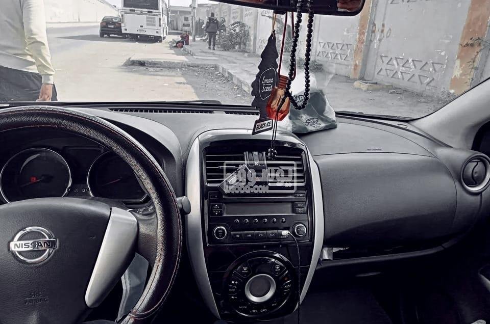 للبيع سيارة نيسان صنى اوتوماتيك مكيفة فى الحلمية بالقاهرة