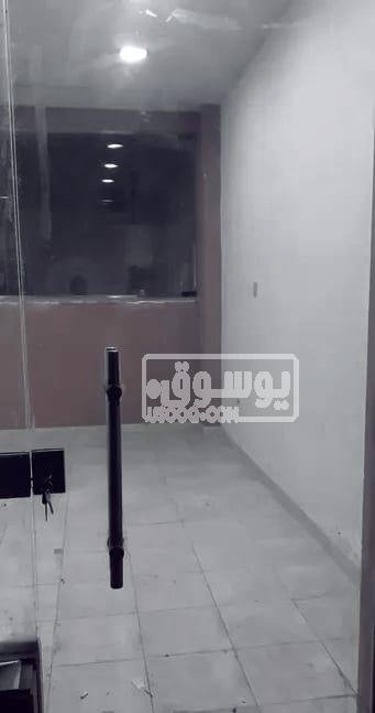 محل للايجار فى منطقة حيوية يصلح لاكثر من مجال بالتجمع الخامس