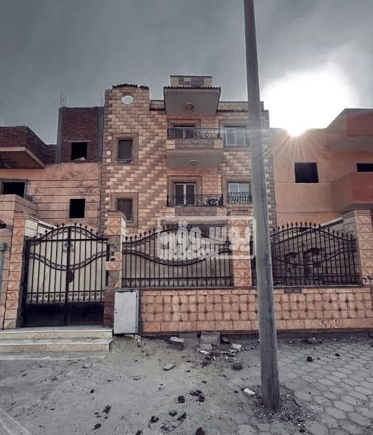 منزل للبيع تشطيب كامل دورين من غير عمولات بحدايق اكتوبر