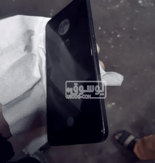 للبيع موبايل فيفو V25e زى الجديد معاه مشتملاتة فى فيصل