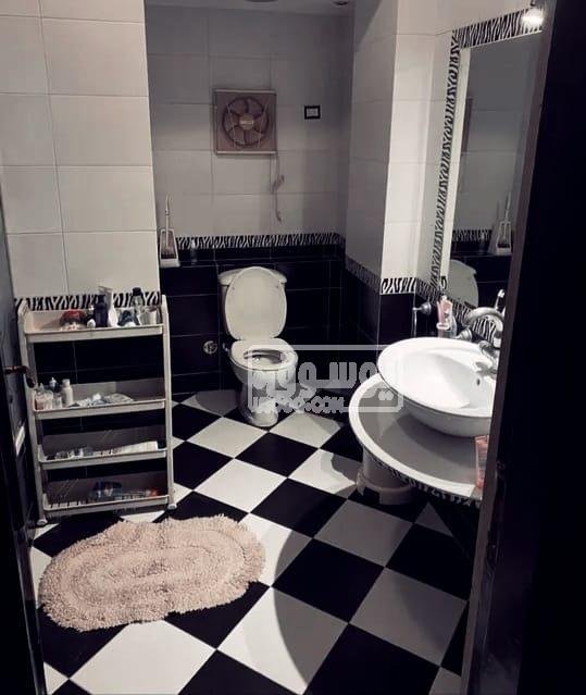 شقة بالتجمع الخامس للبيع 214 متر دور كامل فيو جاردن