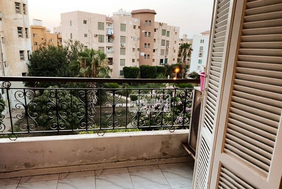 شقة بالتجمع الخامس للبيع 214 متر دور كامل فيو جاردن