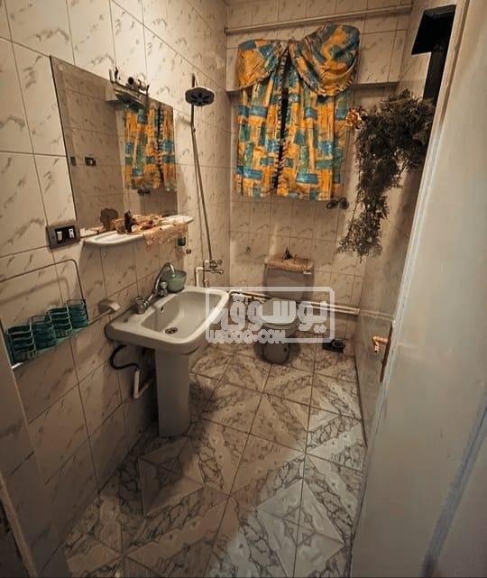 شقة للبيع لها حصة من الارض قريبة من مطار القاهرة فى النزهة