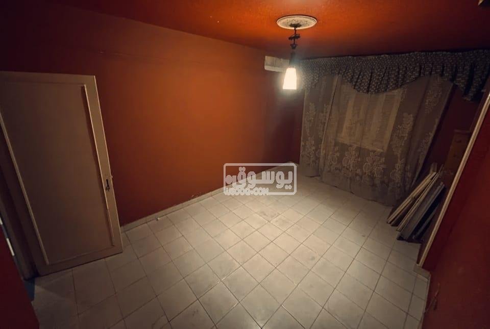 شقة للبيع لها حصة من الارض قريبة من مطار القاهرة فى النزهة