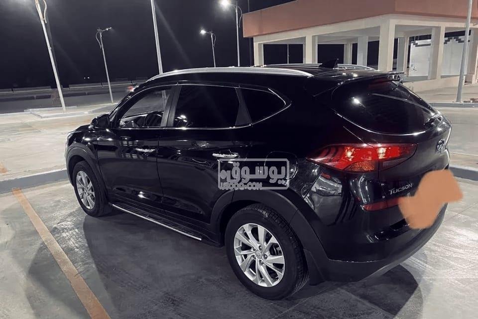 سيارة فى مدينة الشروق للبيع هيونداى موديل 2019 صيانة التوكيل