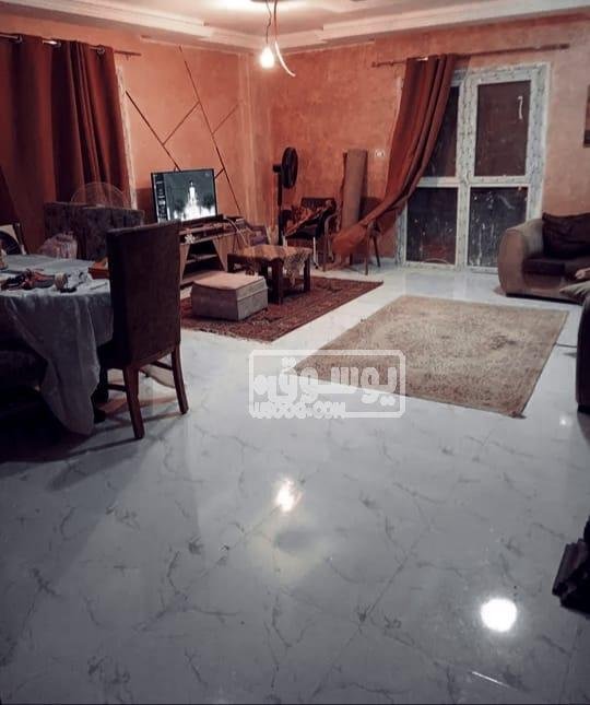 شقة للبيع تشطيب عالى معاها رووف سبعين متر باكتوبر