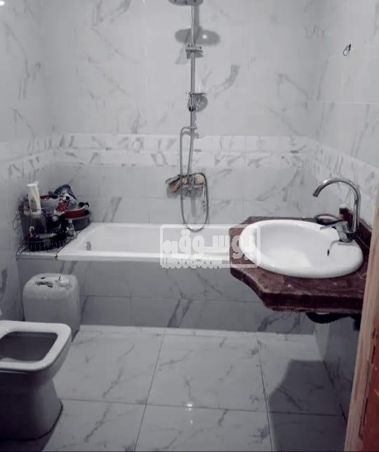 شقة للبيع تشطيب عالى معاها رووف سبعين متر باكتوبر