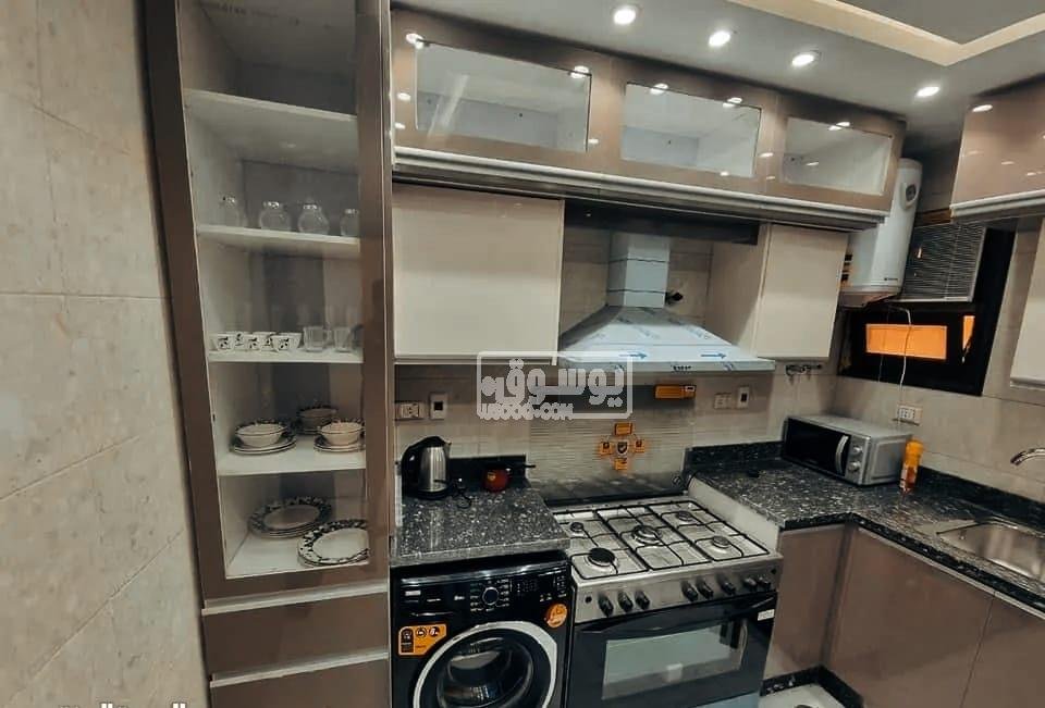 شقة للايجار مفروشة فرش فندقى فى منطقة هادية راقية بشيراتون