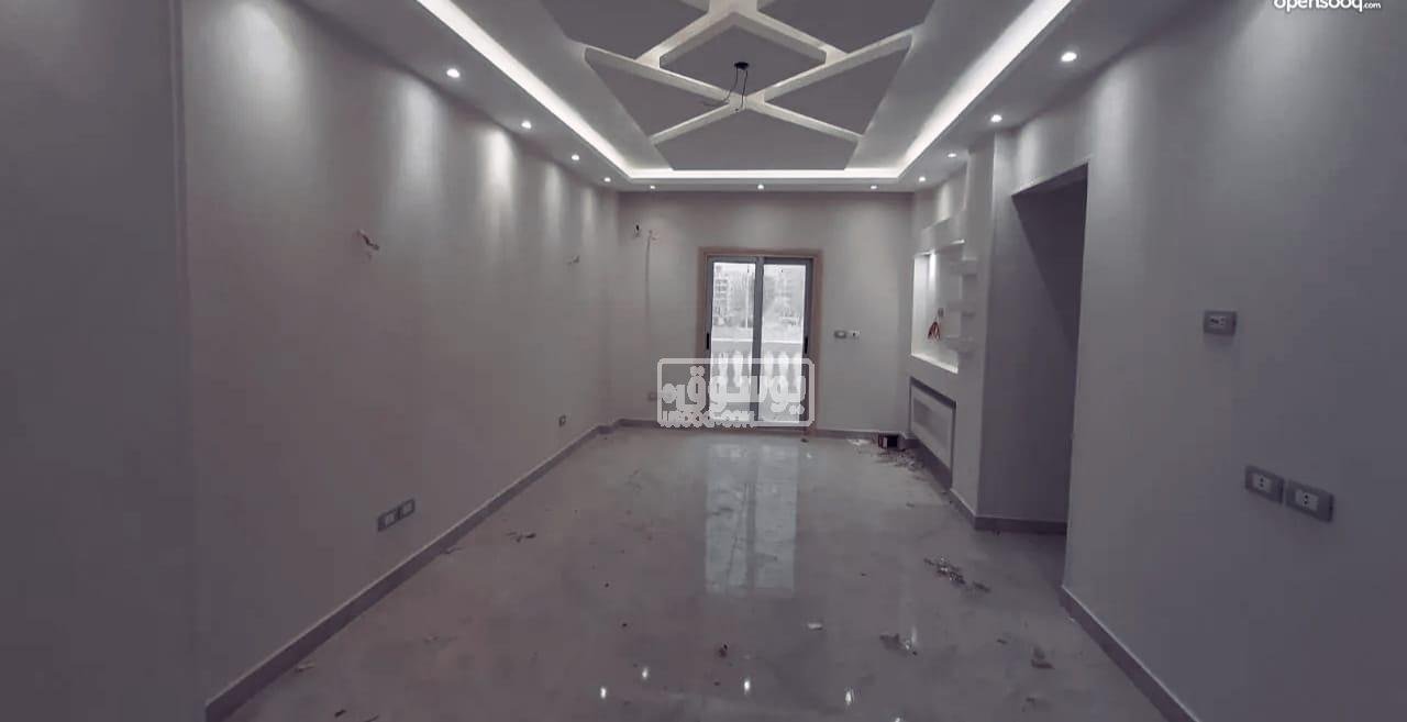 شقة للايجار اول سكن تشطيب عالي تصلح سكنى وادارى بالقاهرة