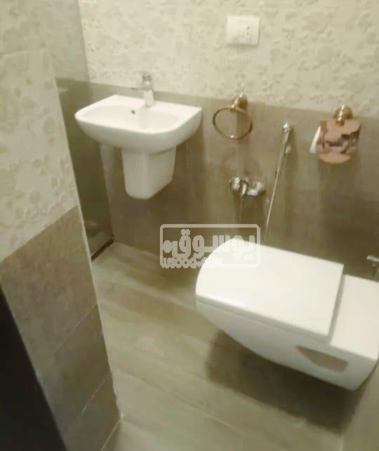 للايجار مكتب مكيف تشطيب لوكس منطقة مميزة بشيراتون بالقاهرة