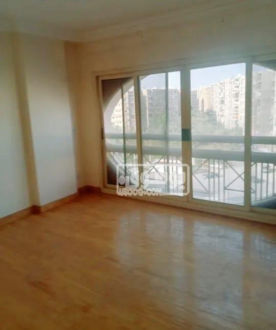 للايجار مكتب مكيف تشطيب لوكس منطقة مميزة بشيراتون بالقاهرة