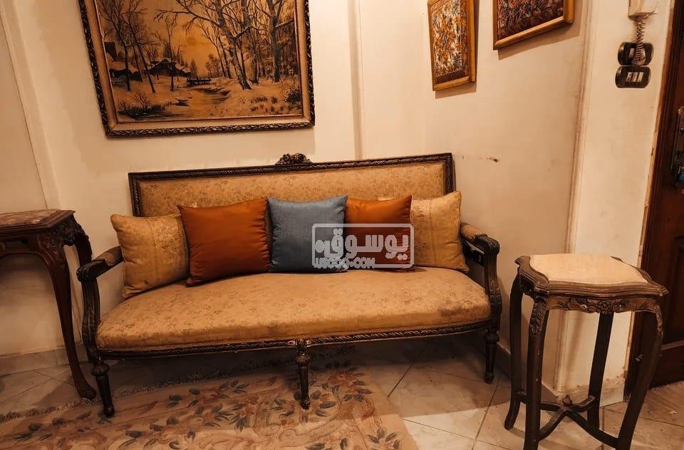 صالون للبيع مستعمل مدهب معاه اربعة ترابيزة النزهة فى القاهرة