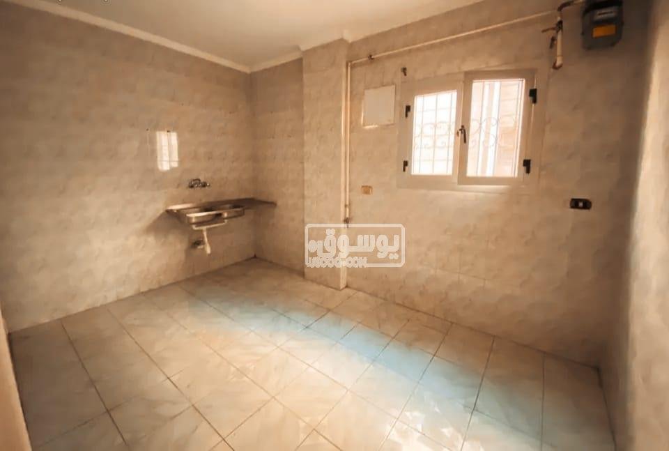 شقة للايجار كبيرة وواسعة تشطيب سوبر لوكس فى اكتوبر