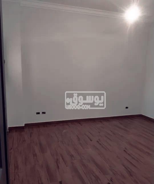 شقة للايجار تشطيب لوكس دور تالت اسانسير اول سكن فى اكتوبر